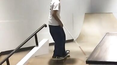Slepý skateboardista
