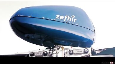 První vrtulník s padákem