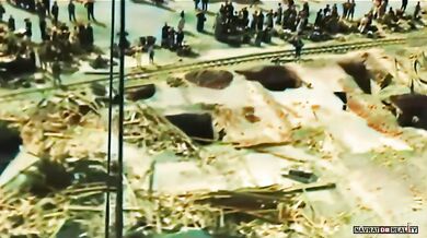 Přelet nad zničeným městem (WW1)