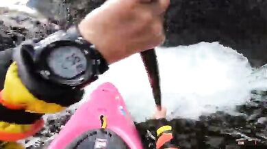 Sjíždění divoké řeky na kajaku