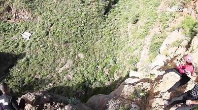 Extreme Jumps, Parachuters & Skydivers