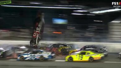 Nehoda při NASCAR závodu