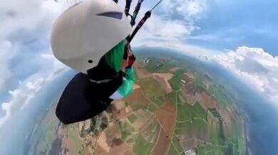 Srážka parašutistů