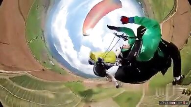 Srážka parašutistů