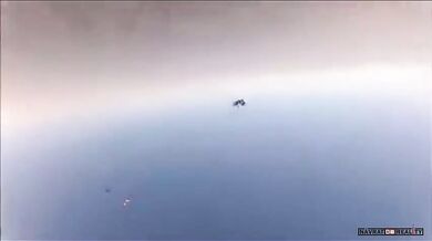 Srážka při seskoku padákem