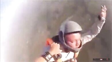 Srážka při seskoku padákem