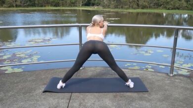 Ranní protahování v parku