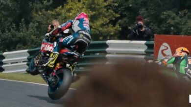 Závody superbiků v Cadwell Parku