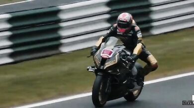 Závody superbiků v Cadwell Parku