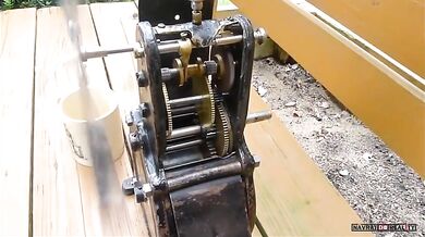 Švýcarský ventilátor s hodinovým strojkem