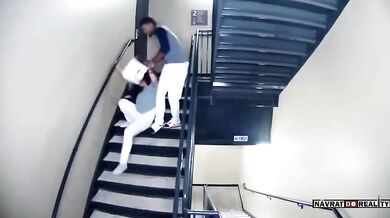 Baseballový hráč mlátící svoji přítelkyni