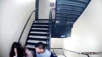 Baseballový hráč mlátící svoji přítelkyni