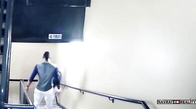 Baseballový hráč mlátící svoji přítelkyni