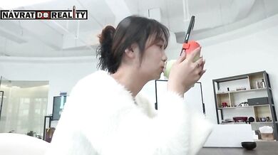 Líbačka skrz mobilní telefon