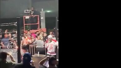 Wrestler v plamenech