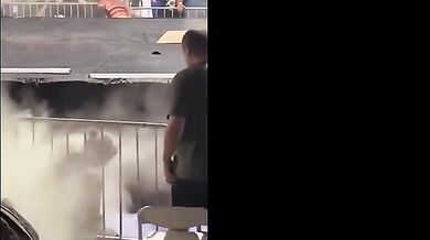 Wrestler v plamenech