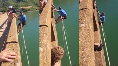 Seskok z mostu na laně