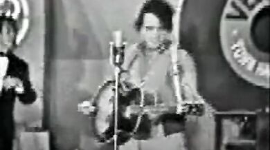 Johnny Cash paroduje Elvise