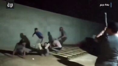 Blbec se zbraní v ruce