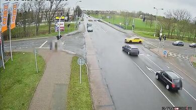 Šílený řidič v Mustangu