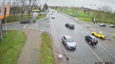 Šílený řidič v Mustangu