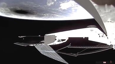 Zatmění slunce zachycené ze satelitu Starlink