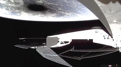 Zatmění slunce zachycené ze satelitu Starlink