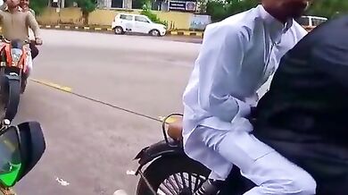 Frajírek na motorce