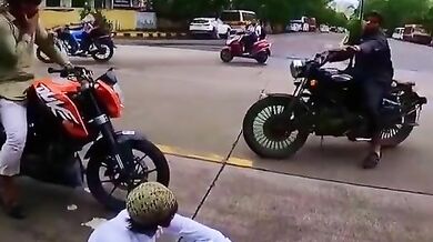 Frajírek na motorce