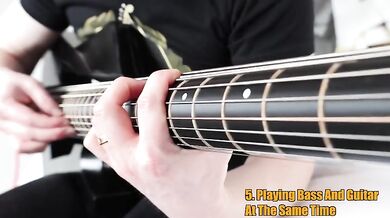 Kytara s otočným krkem