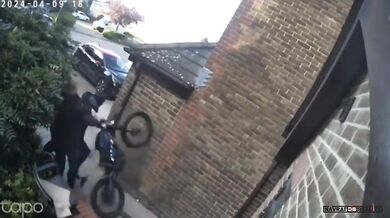 Policisté vs. motorkář