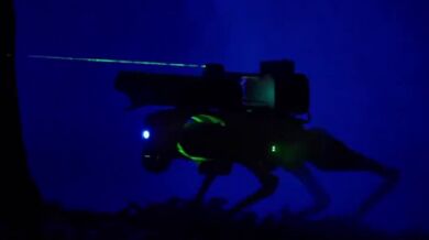 Robotický pes s plamenometem