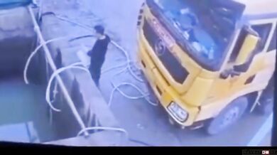 Zapomněl zatáhnout ruční brzdu