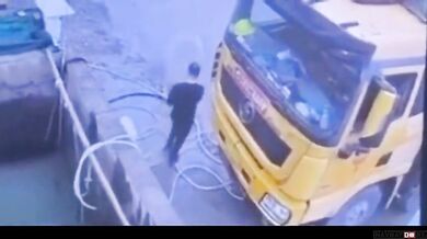 Zapomněl zatáhnout ruční brzdu