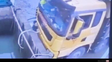 Zapomněl zatáhnout ruční brzdu