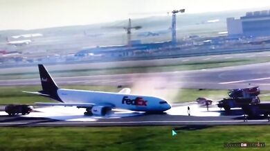 Letadlo nouzově přistálo na břiše po selhání podvozku