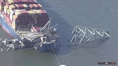 Odstřel zříceného mostu.