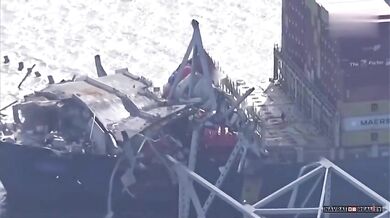 Odstřel zříceného mostu.