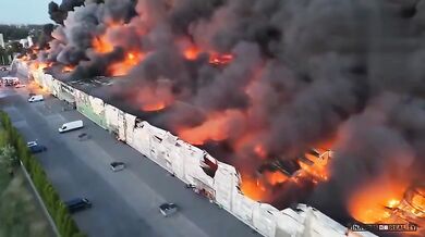 Polský obchodní dům v plamenech: