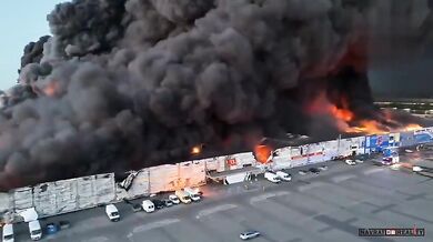 Polský obchodní dům v plamenech: