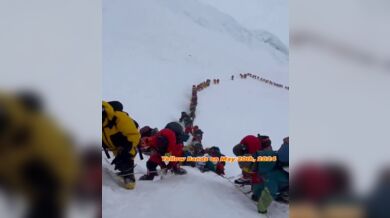 Masivní fronta na Mount Everestu