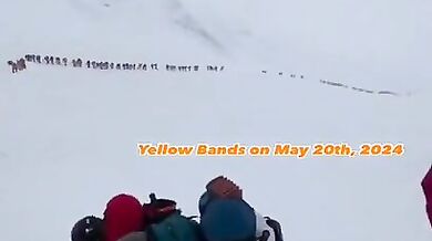 Masivní fronta na Mount Everestu