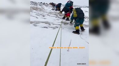 Masivní fronta na Mount Everestu