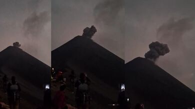 Blesk z bouřky udeřil přímo do kráteru sopky