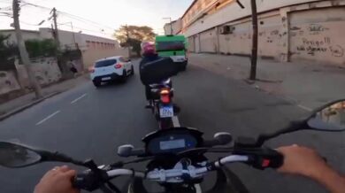 Přepadení motorkáře