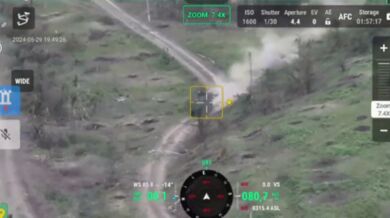 Obrněné vozidlo pod palbou