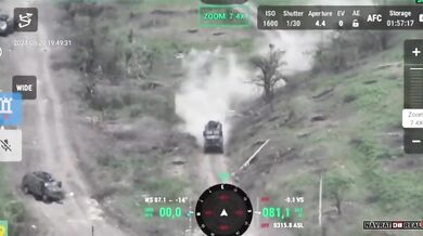 Obrněné vozidlo pod palbou