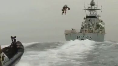 Mariňáci používající jetpack