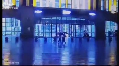 Zázrak v Číně: Přežití po zásahu bleskem