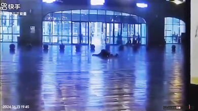 Zázrak v Číně: Přežití po zásahu bleskem